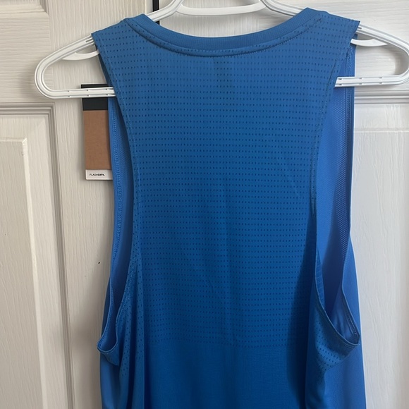 The North Face sunriser tank! - Picture 5 of 6